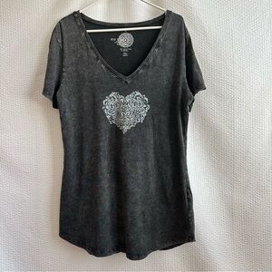 Eco Yoga Women’s Black Heart V-Neck Shorts Sleeve Long Yoga Tee Size: XL